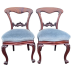 Set Van Twee Antiek Mahonie Stoelen Met Blauwe Stoffering, 47 X 43, Hoog 87 Cm thumbnail 1