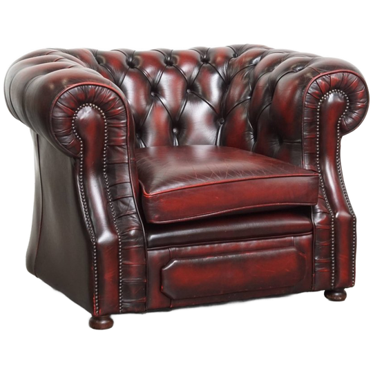 Klassieke En Luxe Rode Rundleren Chesterfield Clubfauteuil In Engelse Stijl Met Siernagels 1