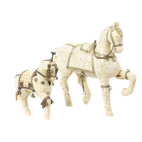 Koppel Decoratieve Houten Paarden Bedekt Met Been Mozaïek Verzilverd