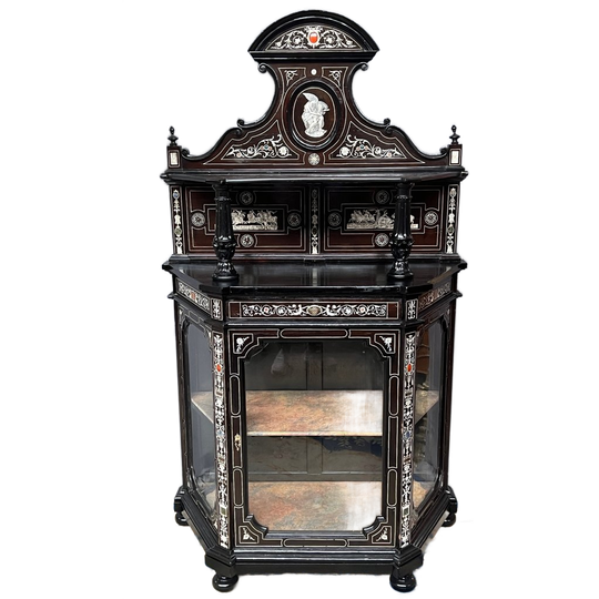 Vitrine Ferdinando Pogliani (1832-1899). 1