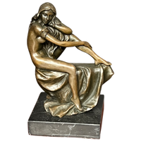 Bronzen Beeldje Op Marmeren Voet.