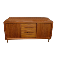 Deens Design Dressoir / Sideboard dyrlund
