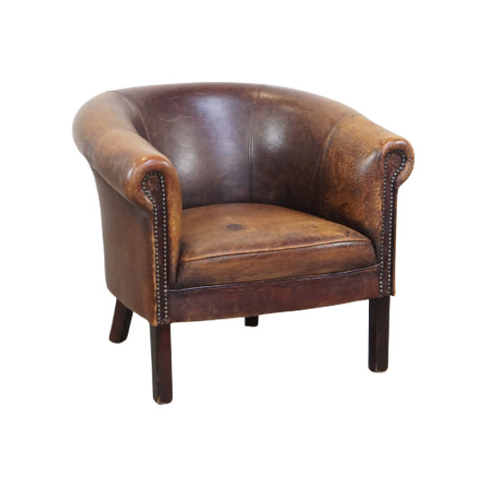 Subtiele Schapenleren Clubfauteuil Met Een Robuuste Uitstraling En Correct Afgewerkt Met Siernage 1