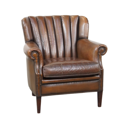 Subtiele, Prachtig Gekleurde Schapenleren Fauteuil Met Een Uniek Design Afgewerkt Met Siernagels 1