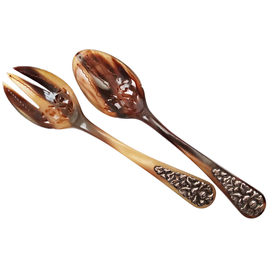 Slacouvert Van Handgesneden Buffelhoorn Met Djokja Zilveren Repoussé Versiering. 30er Jaren, Indonesië. 1