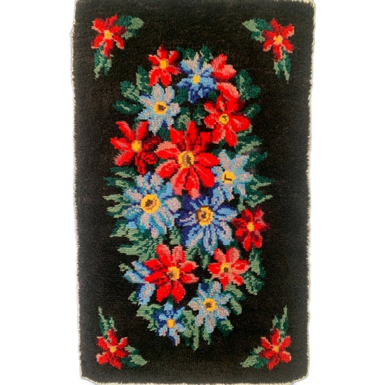 Prachtig Vintage Handgemaakt Wandkleed Met Bloemen In Sprekende Kleuren. 1