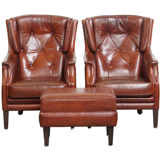 Comfortabele En Karaktervolle Set Van 2 Schapenleren Chesterfield Fauteuils Met Hocker 1