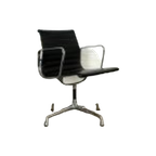 Vitra Ea 108 Zwarte Design Stoel, Ontworpen Door Charles & Ray Eames thumbnail 1
