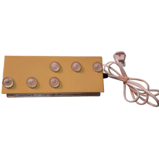Retro Vintage Wandlampje Met Sterren, Pastel Geel, Sixties 1