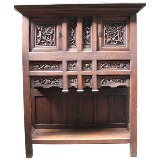 Kabinet In Neogotische Stijl 1