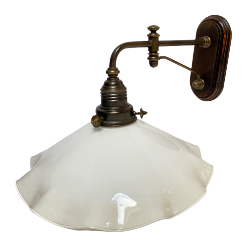 Vintage Wandlamp Met Geschulpte Glazen Kap, Brons En Hout - Reliving