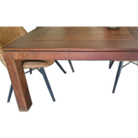 Robuuste Houten Eettafel Met Karakter