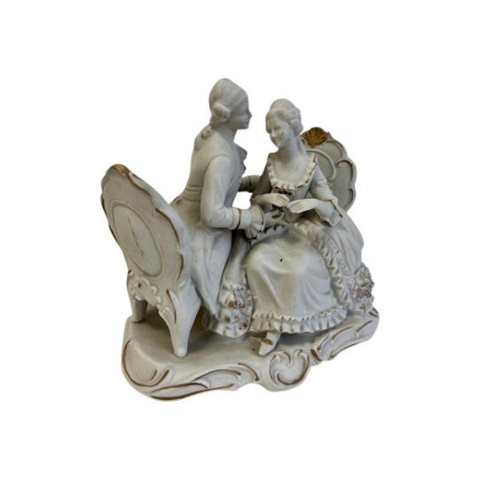 Vintage Biscuit Beeldje: Man & Vrouw Op Stoel 1