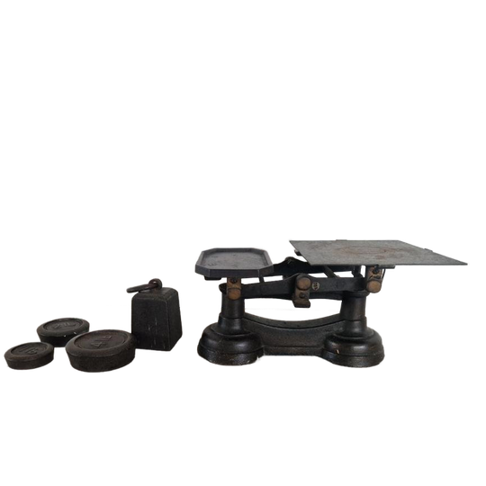 Victoriaanse Gietijzeren Weegschaal Met Gewichten. 1