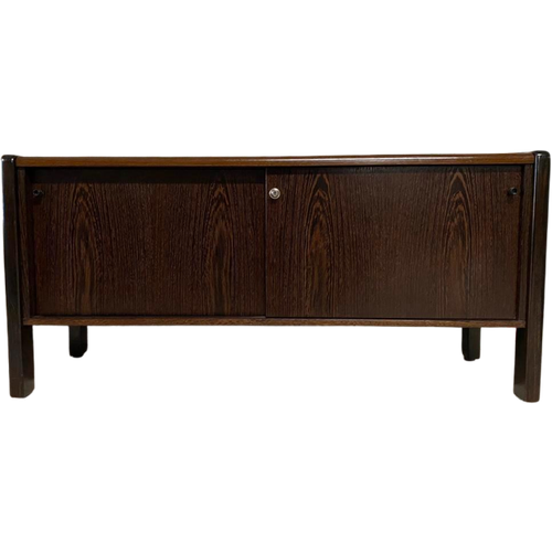 Brutalist Dressoir. Seventies. Palissander. Schuifdeuren.