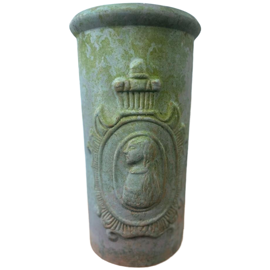 Vintage Stenen Pot / Vaas Met Medaillon 1