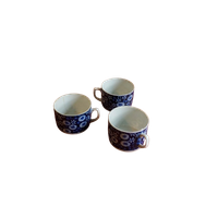 Drie Kleine Blauwwitte Theekopjes Van Porselein