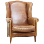 Charmante, Tijdloze En Karaktervolle Rundleren Oorfauteuil In Een Lichte Cognac Kleur thumbnail 1