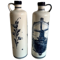 Set Van Twee Delfs Blauwe Kruiken Van Bols