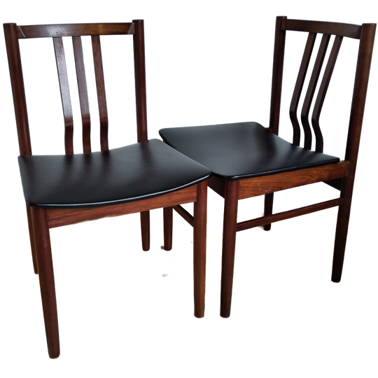 Twee Scandinavisch Design Eetkamerstoelen 1