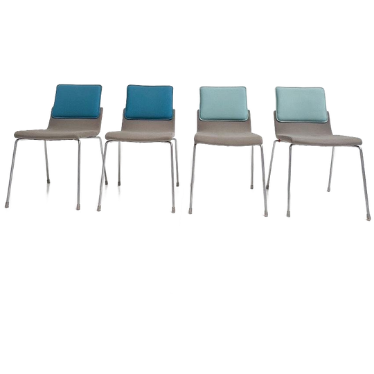Set Van 4 Triennial Classic Stoelen Van <<<brand>>>, Ca 2021 1