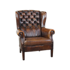 Zeer Mooie En Comfortabele Grote Schapenleren Chesterfield Oorfauteuil Met Prachtige Kleuren thumbnail 1