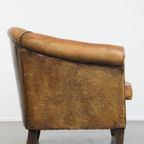 Schapenleren Clubfauteuil In Engelse Stijl Met Karakter En Een Prachtig Patina thumbnail 8