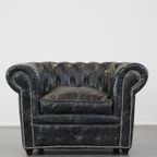 Ruime Zwarte Rundleren Chesterfield Fauteuil Met Een Sprekend Karakter thumbnail 3