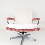 Vintage Strassle Fauteuil | Draaifauteuil Roze Witte Ribstof thumbnail 5