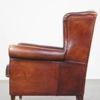 Comfortabele Engelse Stijl Schapenleren Oorfauteuil In Een Prachtige Diepe Cognac Kleur thumbnail 6