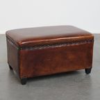 Cognac-kleurige Schapenleren Hocker Met Siernagels thumbnail 9