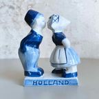 Vintage Delftse Kussende Jongen En Meisje - Blauw En Wit Aardewerk - Made In Holland thumbnail 4