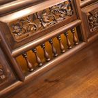 Chinese Mid Century Kast Van Rozen Hout Met Spiegel thumbnail 12