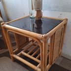 Rotan/Rieten Bijzettafeltje Met Gerookte Donker Glas In Zeer Mooie Staat thumbnail 2