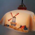 Antieke Opaline 'Zakdoek' Art Deco Lamp Met Tafelreel Van Molen En Decoratief Figuur Op Elke Zijde. thumbnail 14