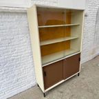 Midcentury Vitrinekast –boekenkast - Wit, Bruin, Okergeel thumbnail 6