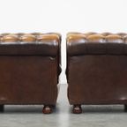 Set Van 2 In Goede Staat Verkerende En Luxe Klassieke Rundleren Engelse Chesterfield Fauteuils thumbnail 3