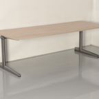 Ahrend 500 Bureau, Bladkleur Naar Keuze, 200X80 Cm, Hoogte Verstelbaar Onderstel D.M.V. Handsling thumbnail 2