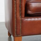 Stijlvolle En Elegante Clubfauteuil Gemaakt Van Rundleer Met Een Luxe Afwerking Met Siernagels thumbnail 8