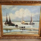 Groot Zeegezicht Met Bomschuiten Op Het Strand thumbnail 10