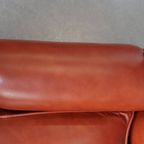Elegante, Gladde En Comfortabele Engelse Chesterfield Oorfauteuil Van Rundleer thumbnail 7