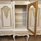 Handbeschilderde Queen Anne Vitrinekast/ Unieke Kast In Creme En Goud thumbnail 9