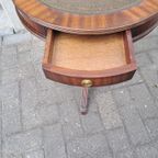 Vintage Bijzettafeltje Met Leder. thumbnail 8