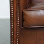 Stijlvolle En Tijdloze Bruine Rundleren Clubfauteuil In Engelse Stijl Met Een Luxe Afwerking thumbnail 7