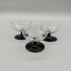Set Vintage Gegraveerde Coupe Glaasjes Zwarte Voet 3 Stuks thumbnail 3