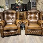 2 X Engelse Chesterfield Fauteuils Suzanne Tabacco Bruin Leer thumbnail 2