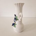Vintage Wit Vaasje Met Paarse Viooltjes Bloemen Vaas thumbnail 2