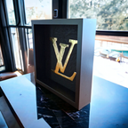 Louis Vuitton Logo Verguld 23Ct Goud In Lijst thumbnail 7