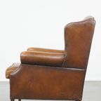 Subtiele En Comfortabele, Cognac-Kleurige Schapenleren Oorfauteuil In Engelse Stijl thumbnail 6