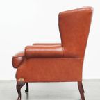 Elegante, Gladde En Comfortabele Engelse Chesterfield Oorfauteuil Van Rundleer thumbnail 4